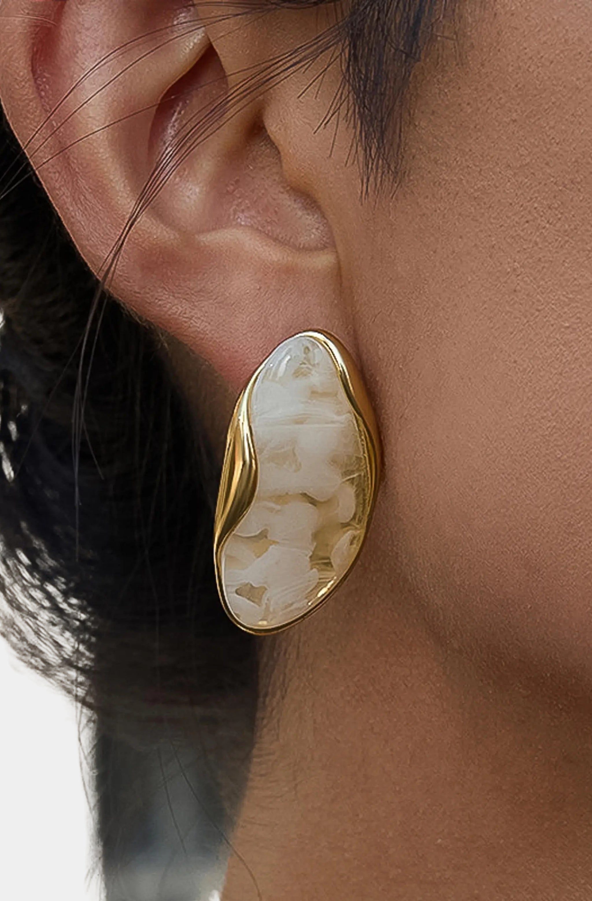 Maélie Resin Drop Earrings