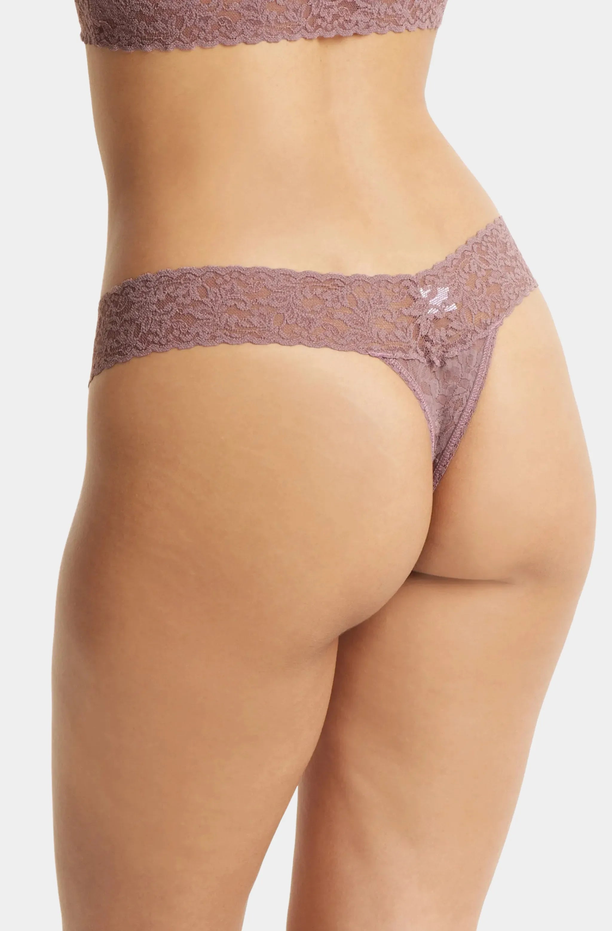Signature Lace Low Rise Thong